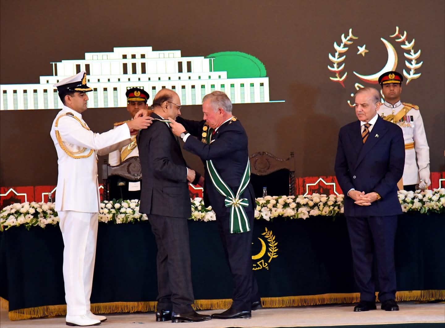 Pakistan, Jordan leaders deepen ties as President Zardari awards King top honor